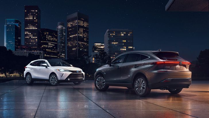 Представлена обновленная Toyota Venza. Как изменился стильный кроссовер