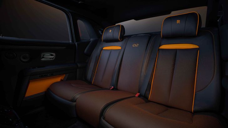 Интерьер Rolls-Royce Black Badge Ghost Ékleipsis Private Collection