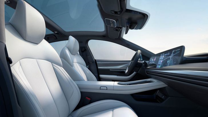 Интерьер XPeng P7i