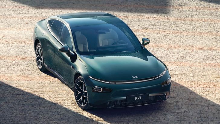 В России начали продавать новый китайский электромобиль XPeng P7i. Сколько он стоит