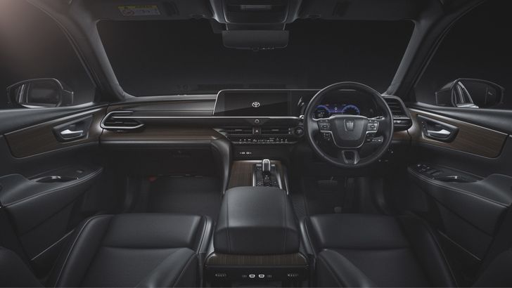 Интерьер седана Toyota Crown