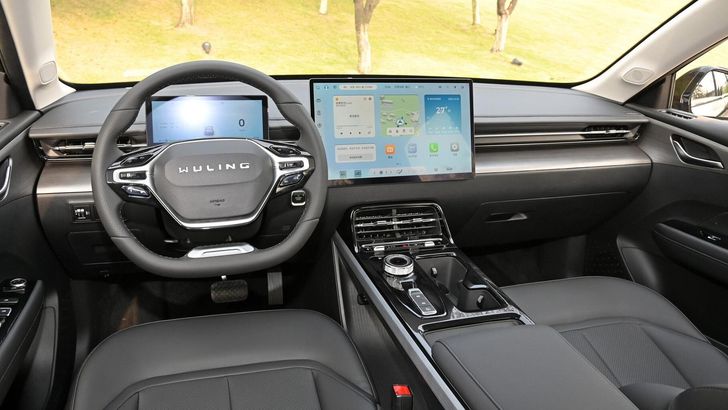 Интерьер Wuling Starlight