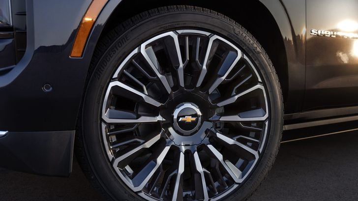 Chevrolet Suburban 2025