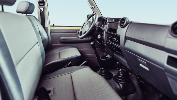 Интерьер Toyota Land Cruiser 76