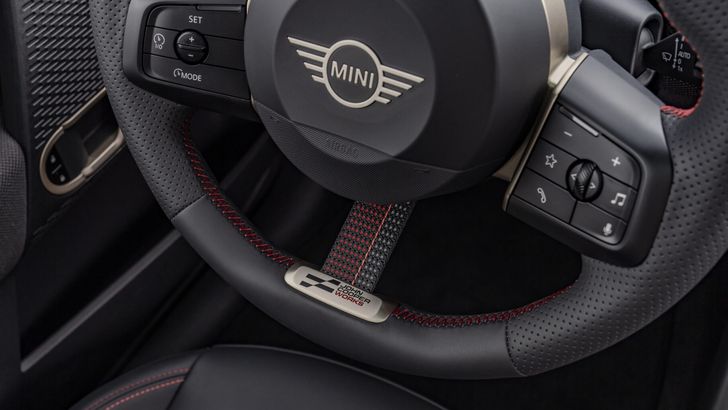 MINI Cooper SE John Cooper Works