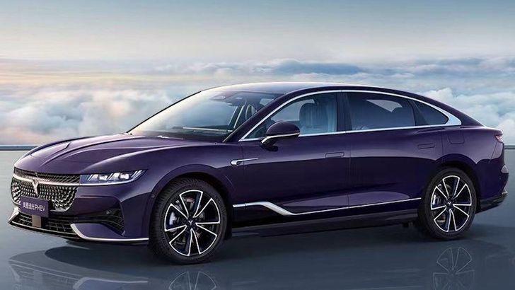 Премиальный седан Voyah Passion получил новую версию. Сколько она стоит