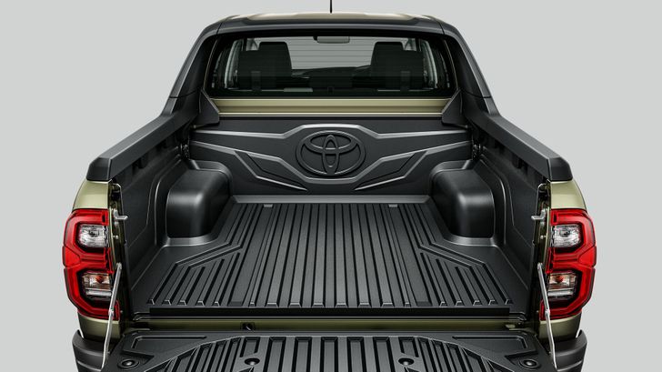 Toyota Hilux Z «Revo ROCCO Edition»
