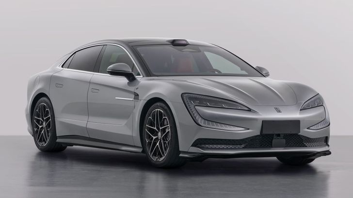 Китайцы выпустят новый 1300-сильный электрический седан. Сколько он стоит