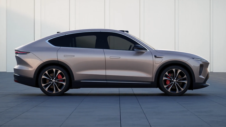 В Россию привезли флагманский электрический кроссовер Nio. Сколько он стоит