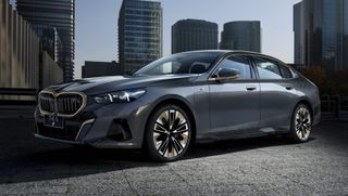 BMW 5 Series и BMW i5 для Китая