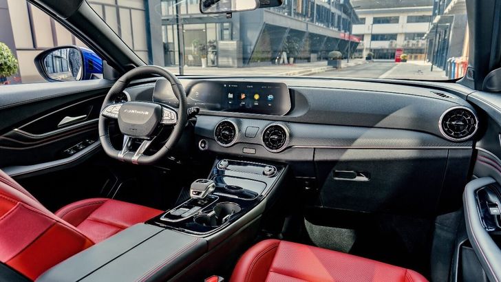 Интерьер Forthing T5 Evo