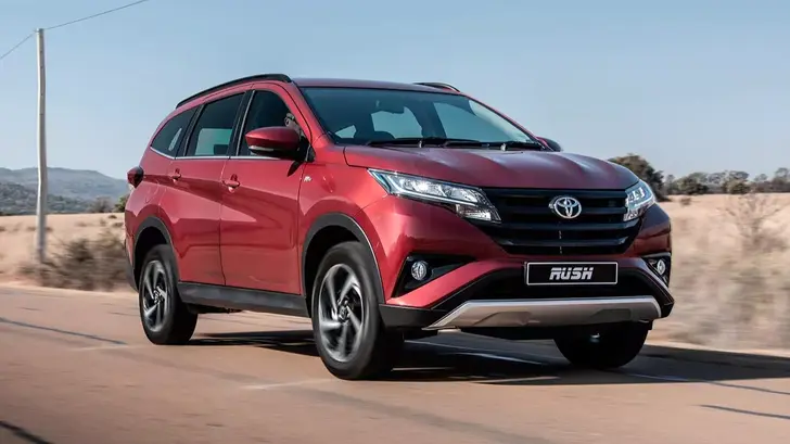 В Россию привезли практичный семиместный кроссовер Toyota, который стоит дешевле «китайцев»