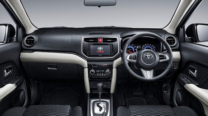 Интерьер Toyota Rush