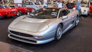 Jaguar XJ220