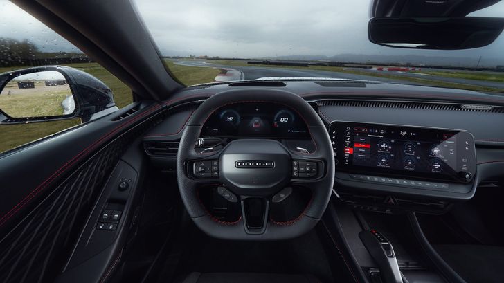 Cалон Dodge Charger Daytona 2024 года