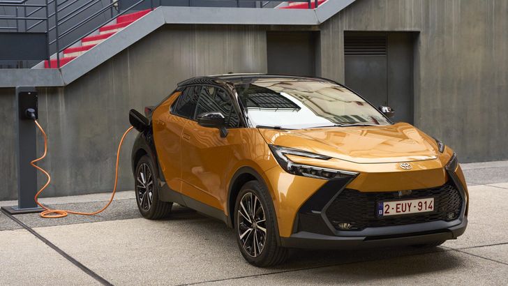Toyota C-HR Plug-in Hybrid 220