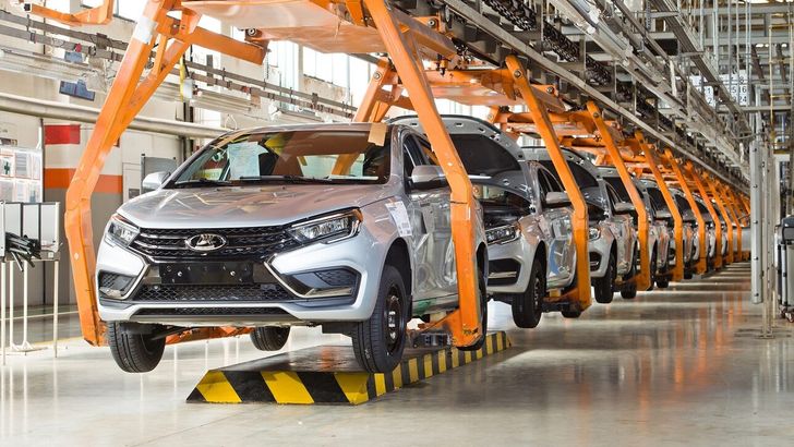 АвтоВАЗ готовит изменения в производстве Lada Vesta. О чем речь
