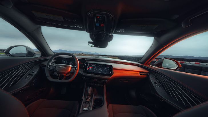 Cалон Dodge Charger Daytona 2024 года