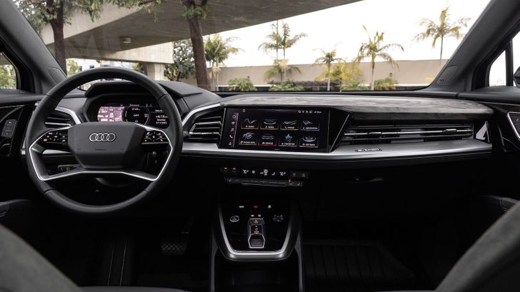 Audi Q4 55 e-tron 2024 года