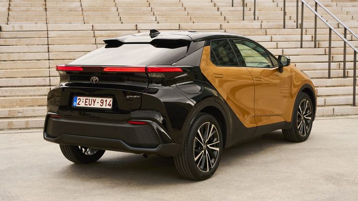 Toyota C-HR Plug-in Hybrid 220