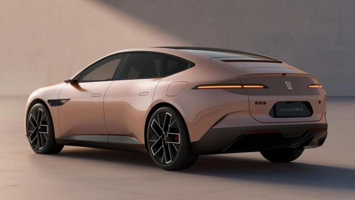 Обновленный Avatr 12