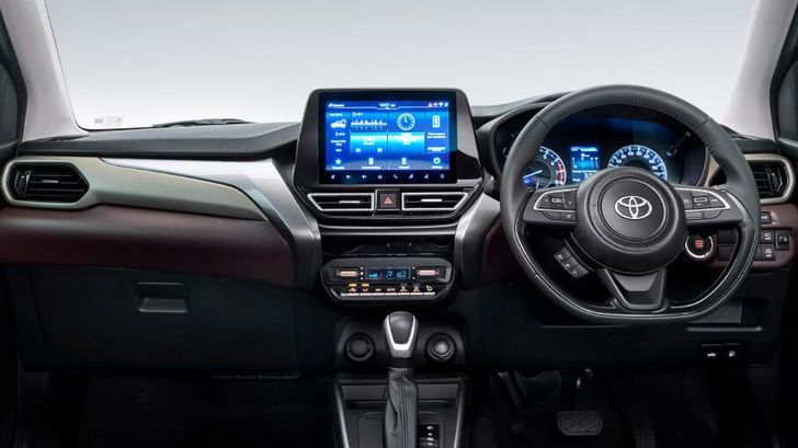 Интерьер Toyota Urban Cruiser Taiser