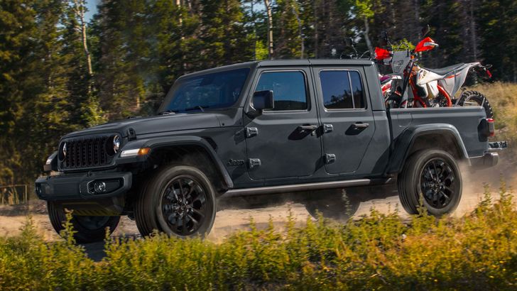Jeep Gladiator 2024 получил новый пакет NightHawk, приуроченный к солнечному затмению