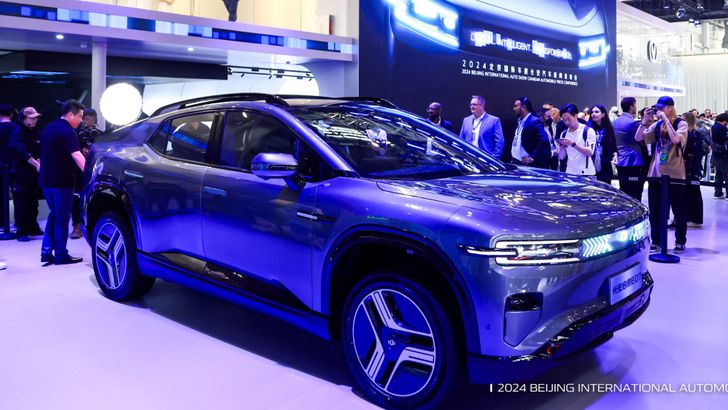 Представлен первый в мире серийный автомобиль-трансформер