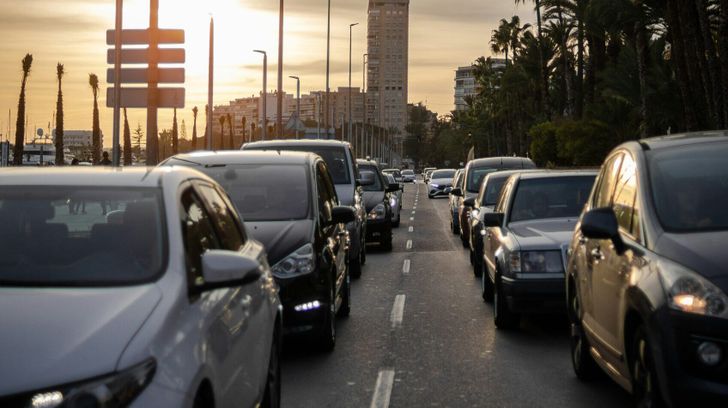 Автомобили на дороге