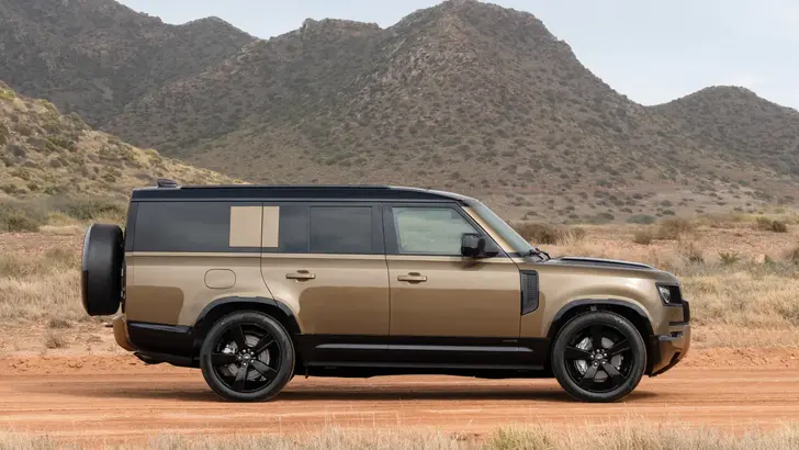 Land Rover Defender 2024 года