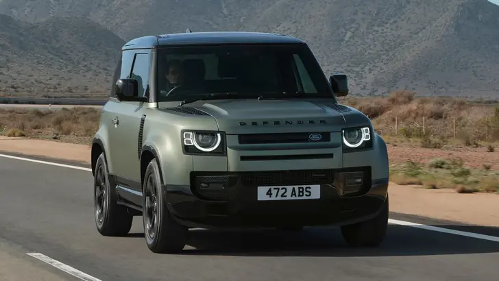 Land Rover Defender 2024 года
