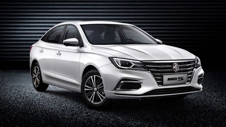 В России начались продажи седанов MG 5 2025 года выпуска. Сколько они стоят