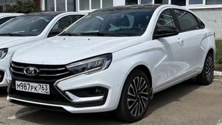 LADA Aura в белом цвете