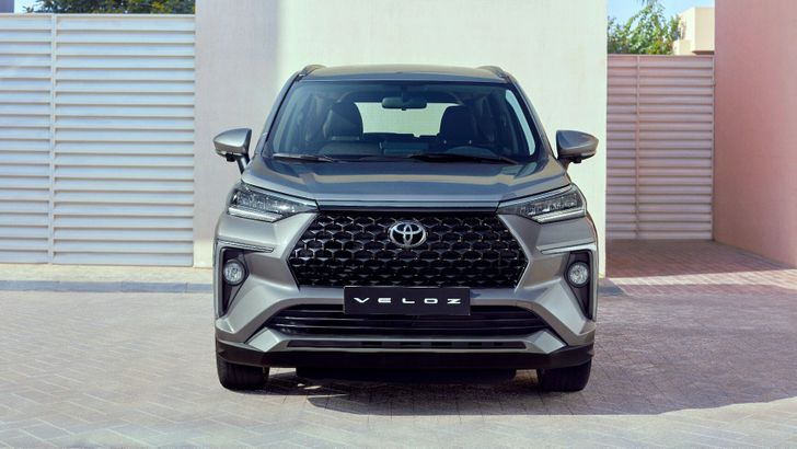 В России появилась новая семейная Toyota. Семиместный салон и надежный двигатель по приятной цене