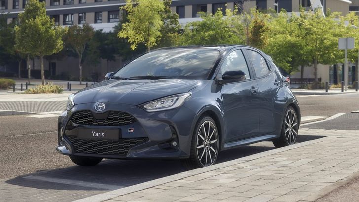 Toyota показала обновленный Yaris. Как он изменился