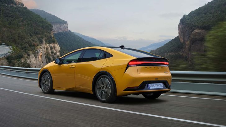 Toyota Prius 2025 года