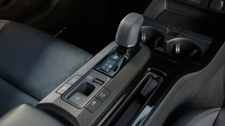 Toyota Prius 2025 года