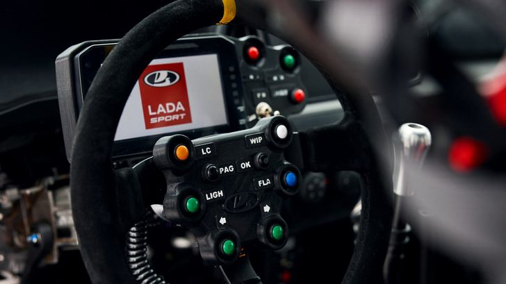 Интерьер гоночной LADA Iskra