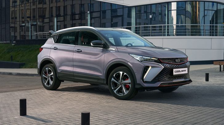Популярный кроссовер Geely начали продавать дешевле «Лады». Сколько он стоит