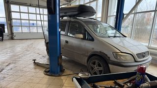 Автомобиль в автосервисе