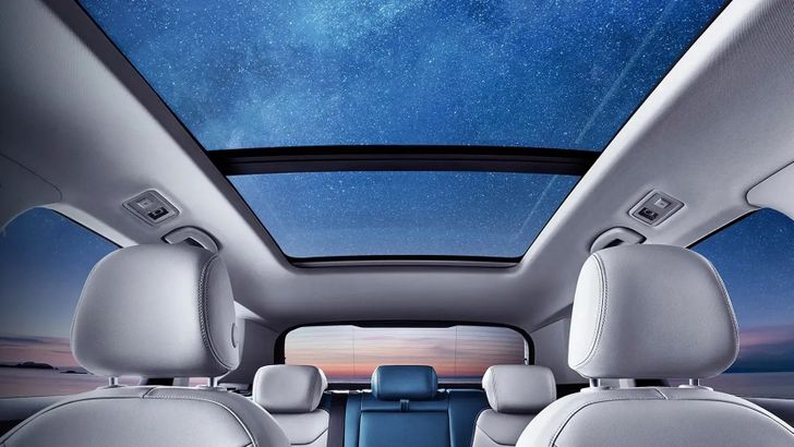 Интерьер Volkswagen Tharu