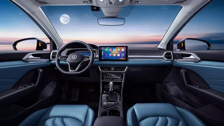 Интерьер Volkswagen Tharu