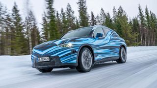 Новый электрический Mercedes-Benz GLC в камуфляже