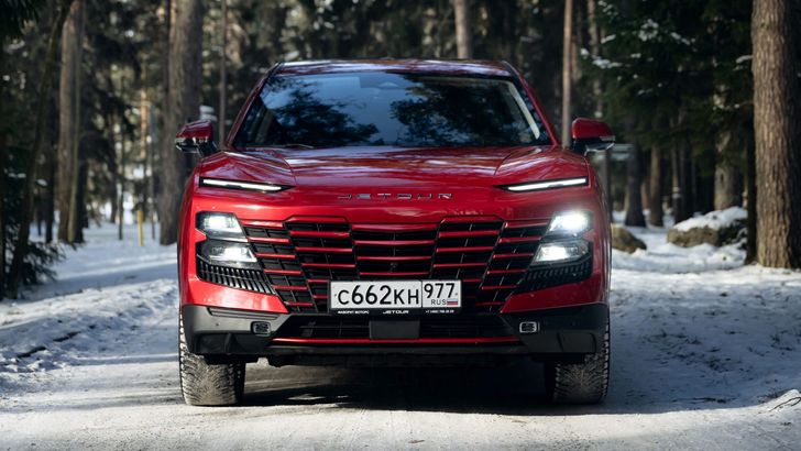 В России перекроили прайс-листы на два популярных кроссовера Jetour: что изменилось у Dashing и X90 Plus