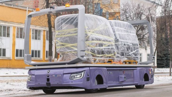 На крупном российском автозаводе появились беспилотные грузовики. Первое фото