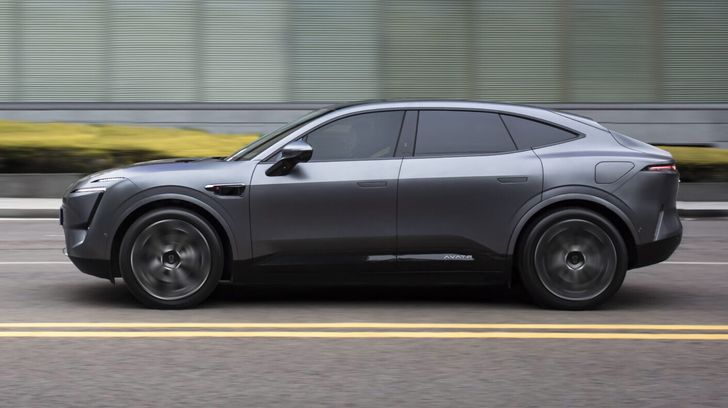 Электромобили Avatr 11 2025 года выпуска поступили к российским дилерам. Сколько они стоят