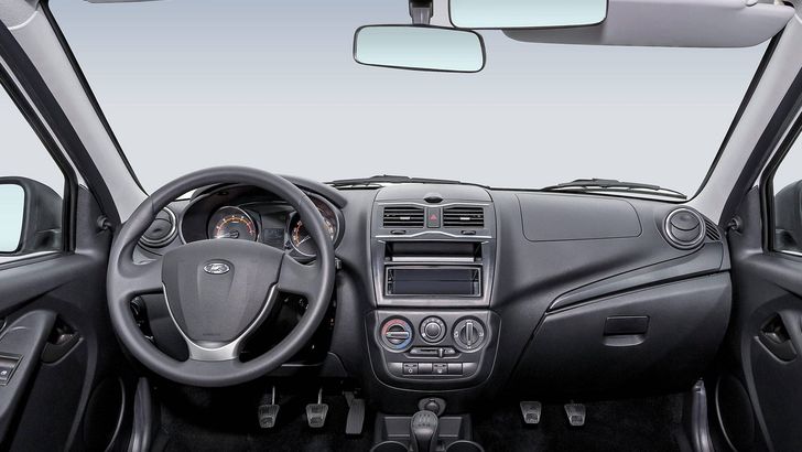 Интерьер учебной LADA Granta