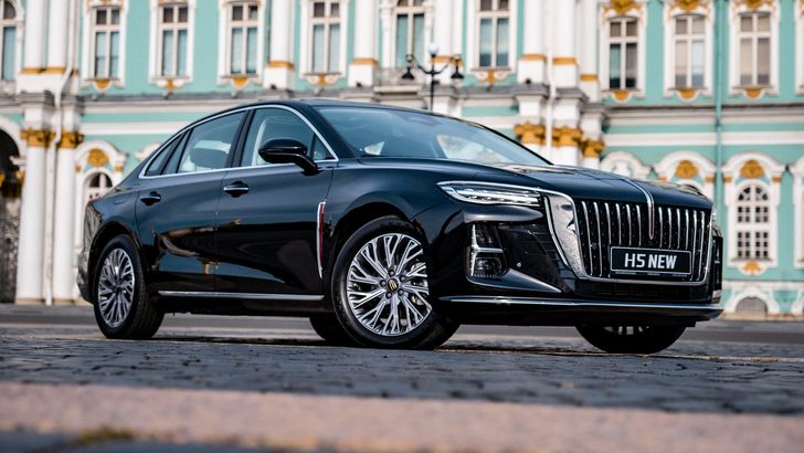 Топовая версия самого доступного седана Hongqi внезапно подорожала в России: озвучена новая цена