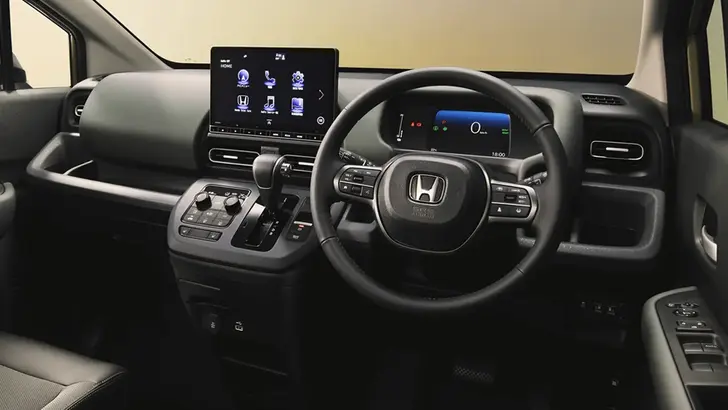 Интерьер Honda Freed Crosstar