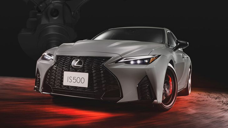 Компактный седан Lexus IS500 получил лимитированную спецверсию